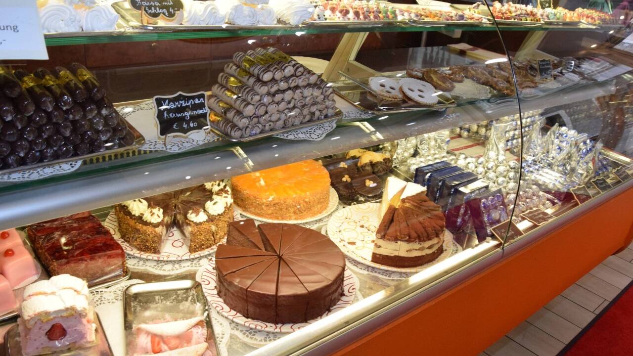 Köstliche Torten, Kuchen, Strudeln und mehr begeistern die Kundschaften. 