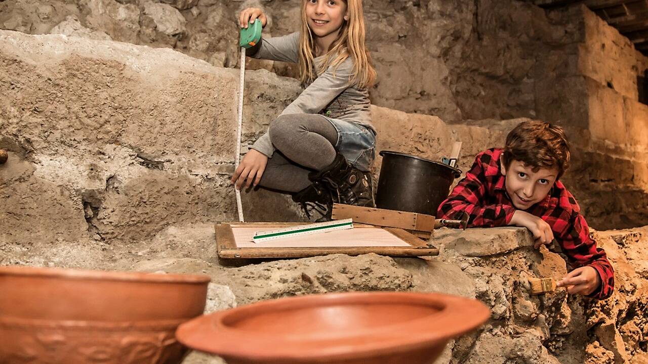 Das Domgrabungsmuseum ist Teil des Salzburg Museums und unter dem Dom- und Residenzplatz angesiedelt. 