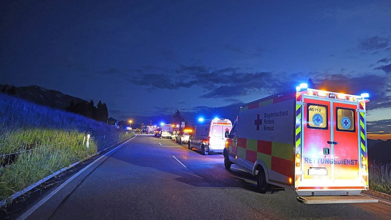Großeinsatz am Samstagabend auf dem Rossfeld: Drei Rettungshubschrauber, Notärzte und die Feuerwehr standen im Einsatz.  