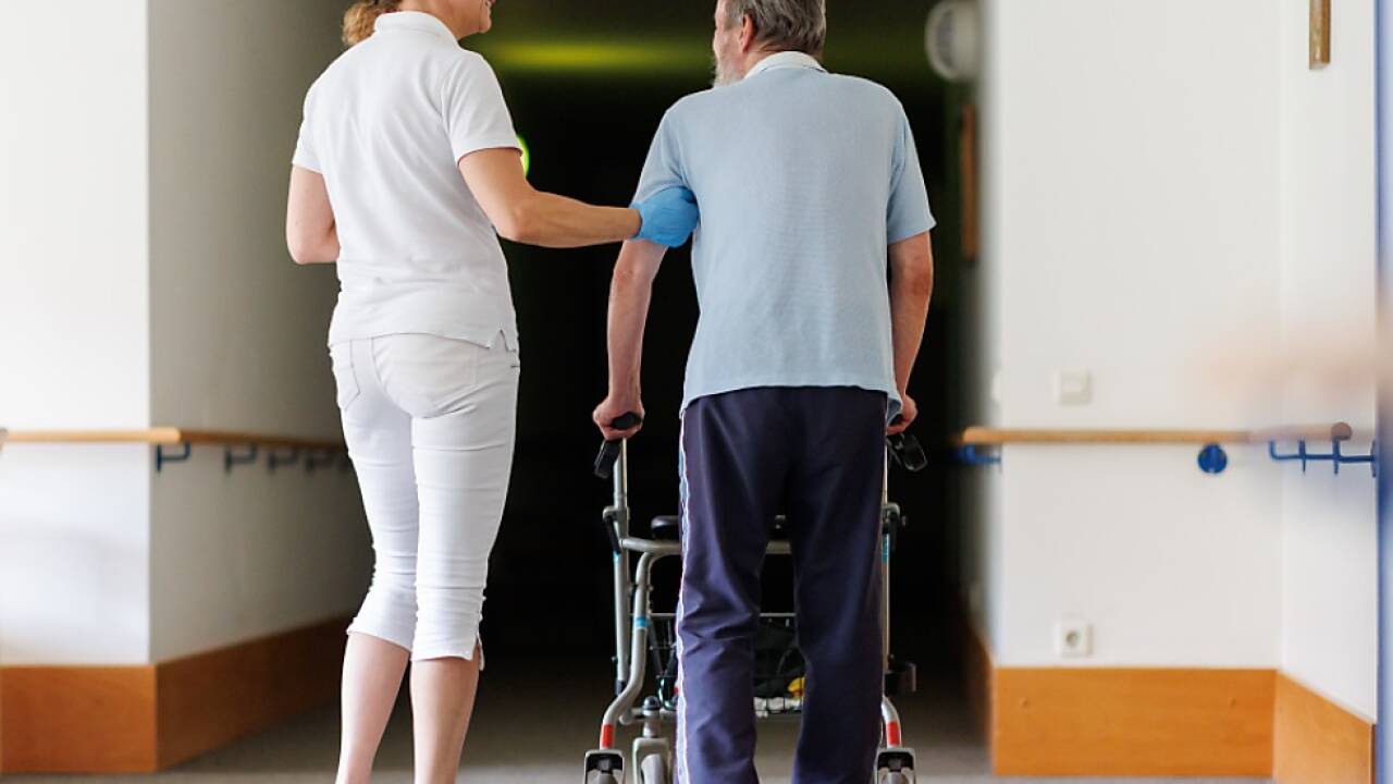 Forderung nach zielgerichteter Migration wegen PflegeMangel SN.at
