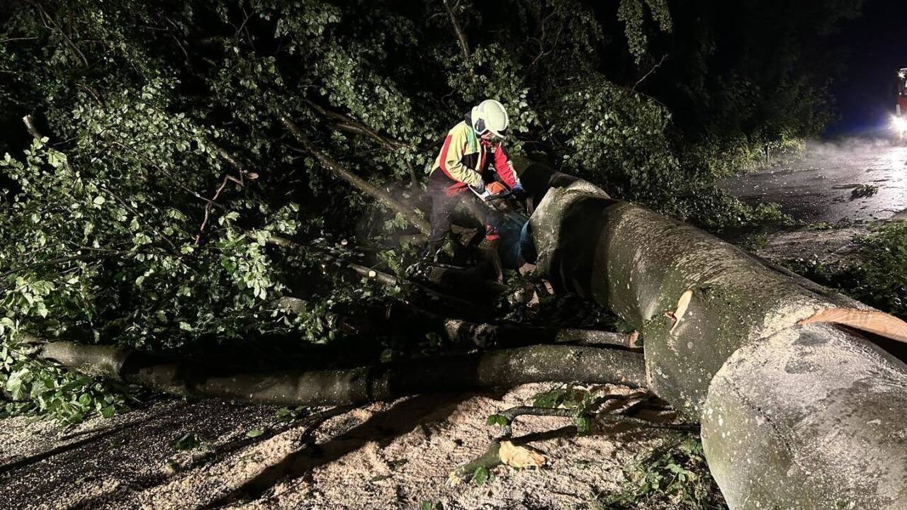 Einsatz der Freiwilligen Feuerwehr Obertrum: Die Feuerwehrleute rückten in der Nacht zwischen 2 Uhr und 4.30 Uhr mehrfach aus.  