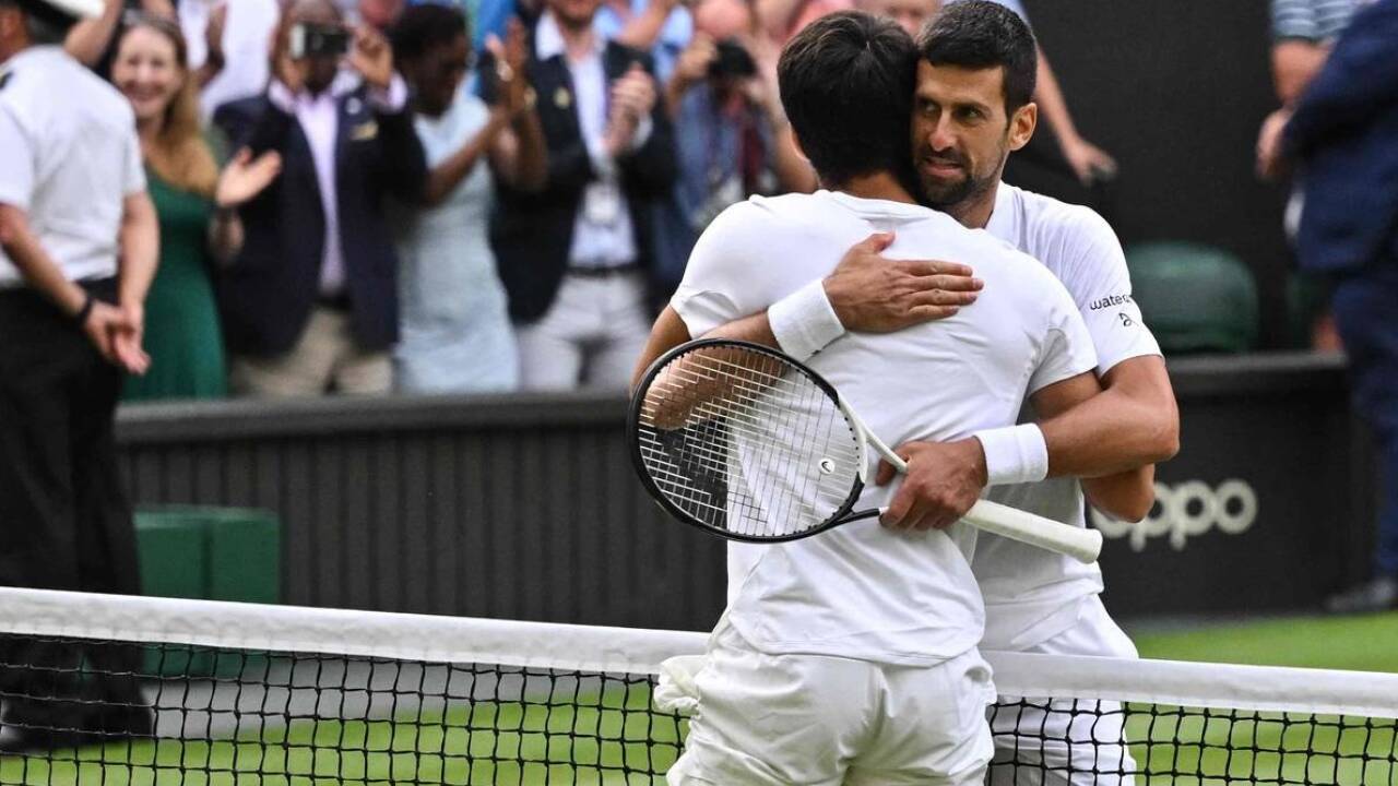 Die bittere Niederlage im Wimbledonfinale gegen Carlos Alcaraz wird die letzte Karrierephase von Novak Djokovic bestimmen. Die bittere Niederlage im Wimbledonfinale gegen Carlos Alcaraz wird die letzte Karrierephase von Novak Djokovic bestimmen.