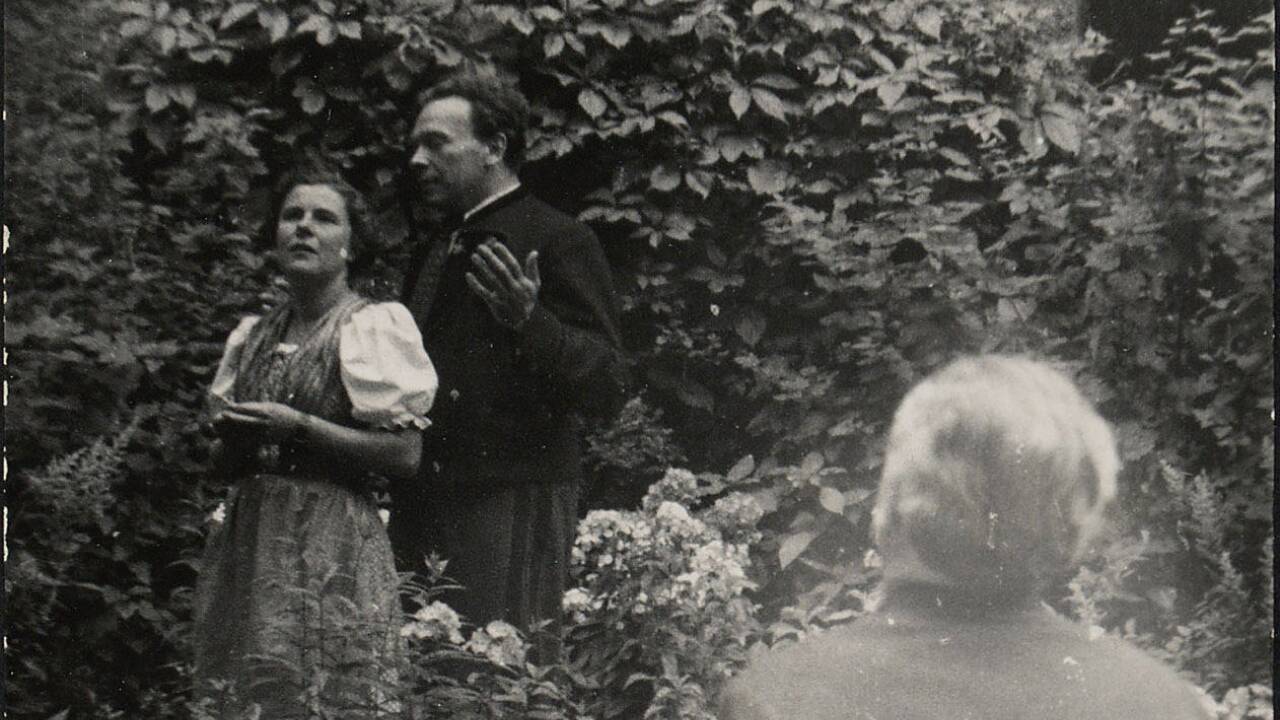 Paula Wessely und Ewald Balser in „Faust“ in der Felsenreitschule.  