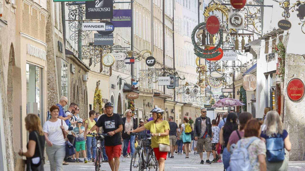 Die Touristinnen und Touristen sind zahlreich in die Stadt Salzburg zurückgekehrt. 