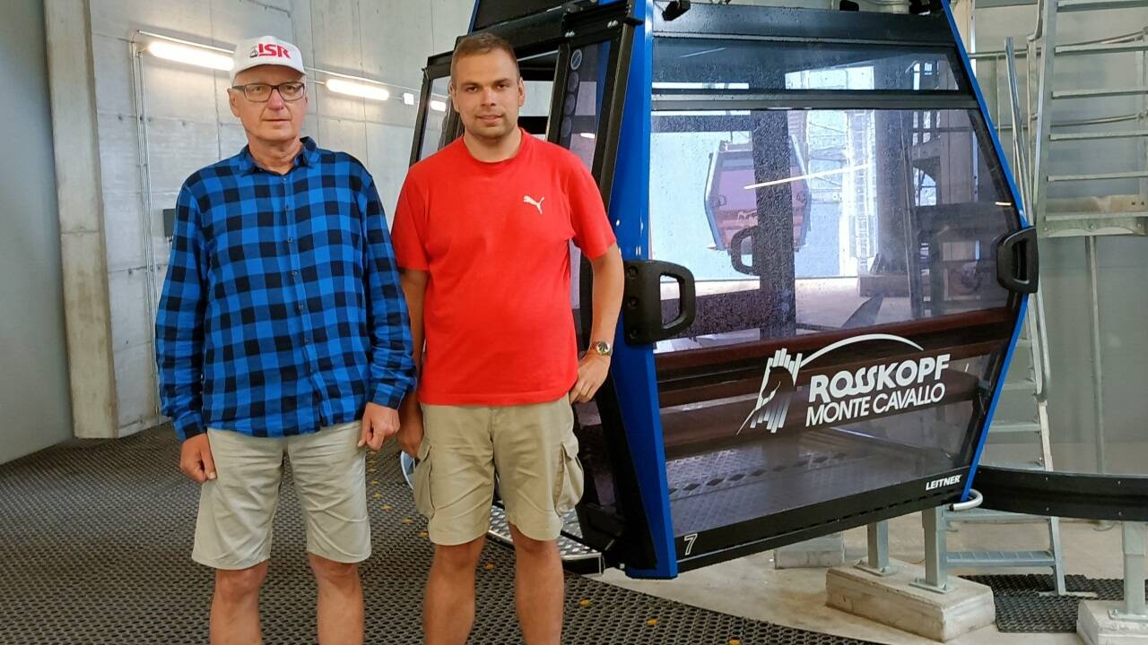 Roman Gric und Radim Polcer aus Tschechien saßen am Dienstag in der Weißsee-Gletscherbahn fest. Gric (links) ist Journalist und schreibt für ein Fachmagazin für Seilbahnunternehmen. Als Fachexperte reist er von Seilbahn zu Seilbahn. Nach Uttendorf ging es am Mittwoch gleich weiter nach Sterzing (siehe Bild). 