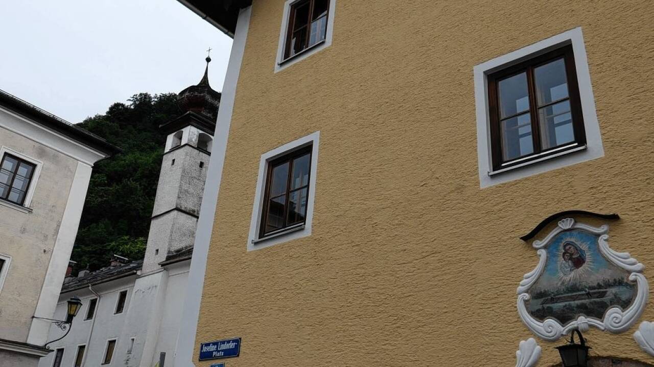 Das Haus am Josefine-Lindorfer-Platz wurde von der Halleiner Bauträgerfirma Huber & Pilz revitalisiert.  