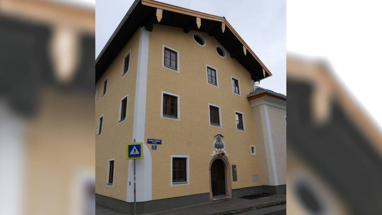 Das Haus am Josefine-Lindorfer-Platz wurde von der Halleiner Bauträgerfirma Huber & Pilz revitalisiert.  