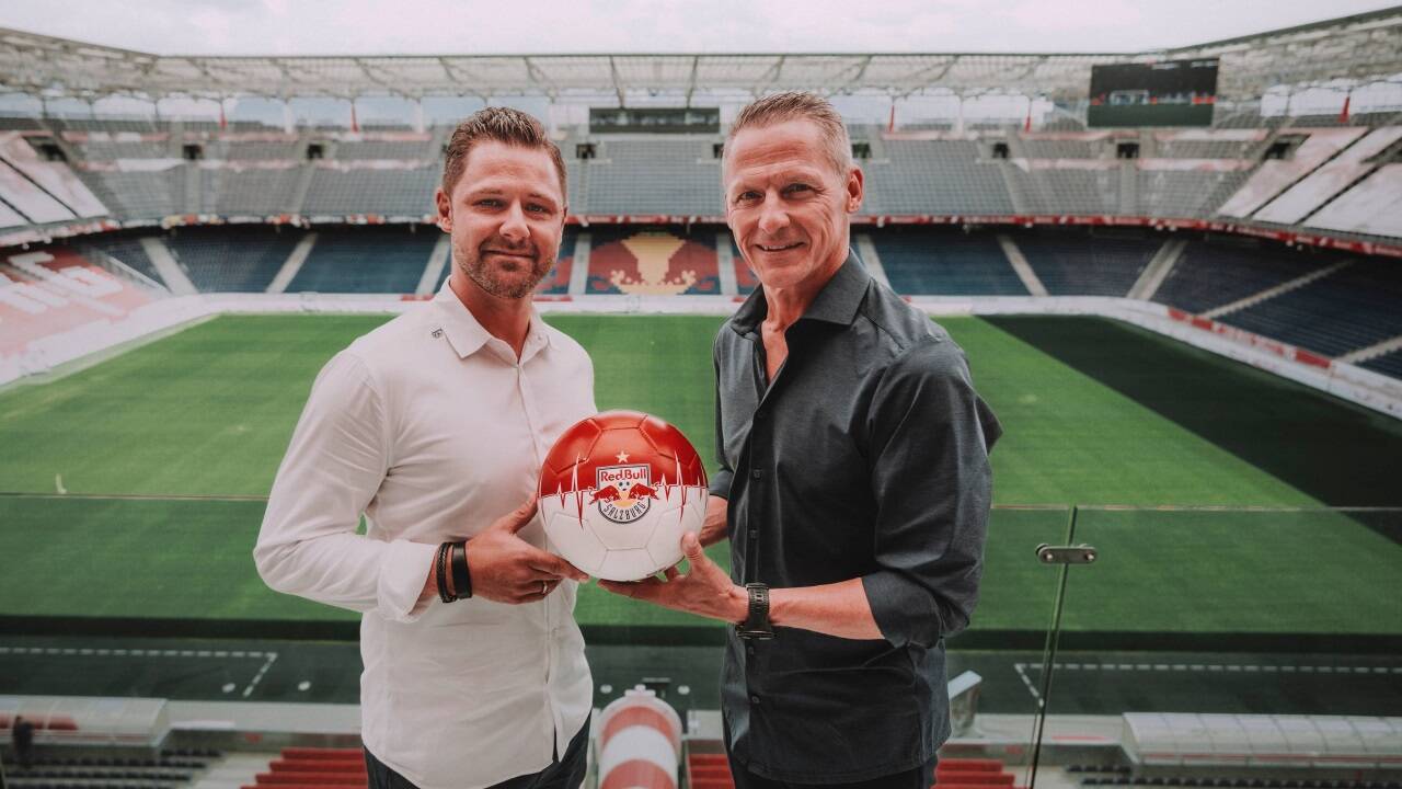 Bernhard Seonbuchner (l.) und Stephan Reiter lenken ab 1. September die Geschicke von Fußballmeister Red Bull Salzburg.  