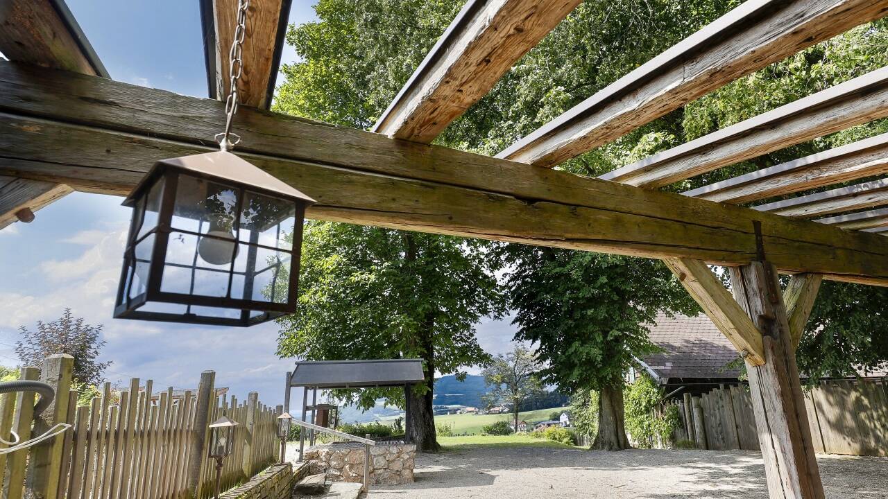 Wo sonst 130 Gäste im Garten am Windinggut Platz nehmen, herrscht derzeit Leere. Wo sonst 130 Gäste im Garten am Windinggut Platz nehmen, herrscht derzeit Leere.