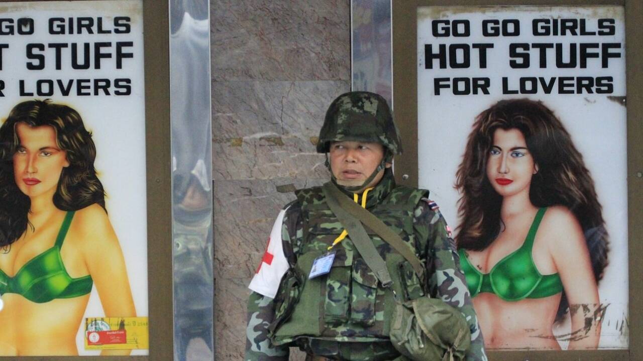 Der Dreck soll weg: Behörden schließen Nachtmarkt in Bangkok Der Dreck soll weg: Behörden schließen Nachtmarkt in Bangkok