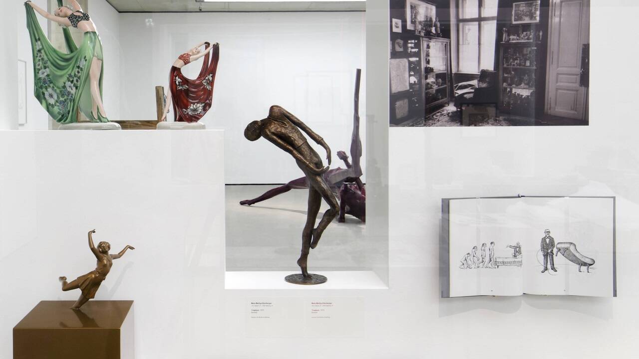Ausstellungsansicht „Arch of Hysteria“  Ausstellungsansicht „Arch of Hysteria“