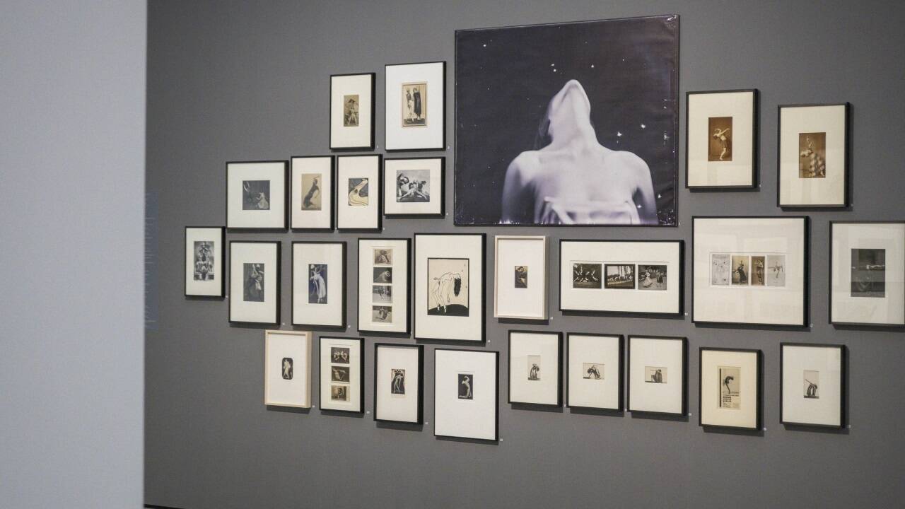 Ausstellungsansicht „Arch of Hysteria“  Ausstellungsansicht „Arch of Hysteria“