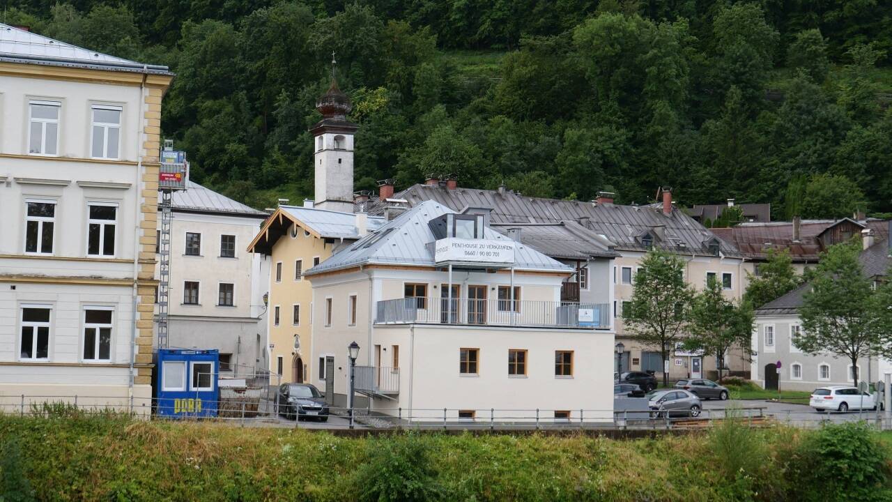 Blick von der Pernerinsel auf das renovierte Haus am Lindorferplatz. 