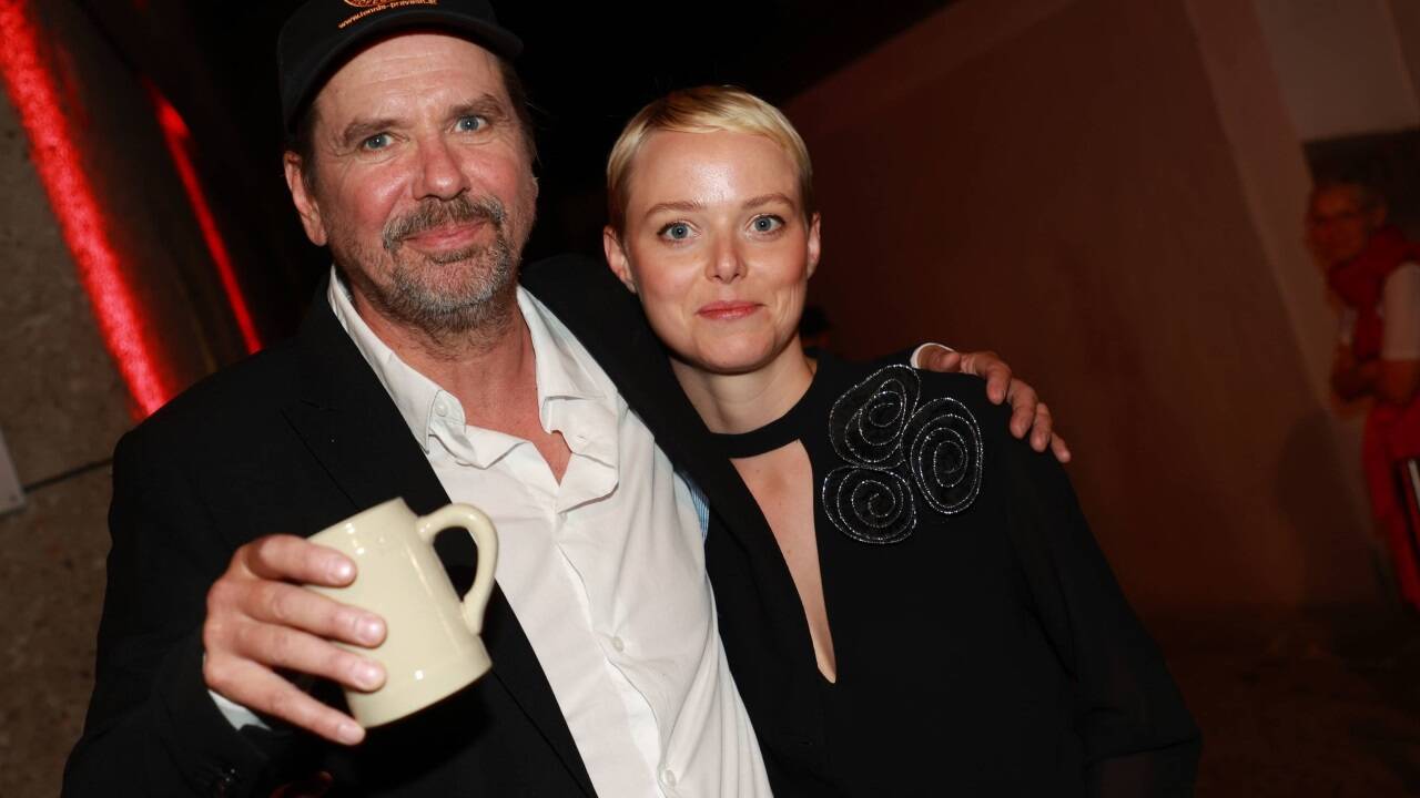 Jedermann Michael Maertens mit Freundin Marie-Luise Stockinger bei der Premierenfeier. 