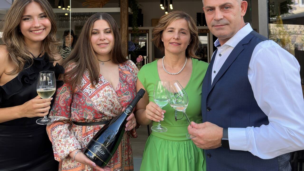 Eine Familie mit viel Liebe zum Wein: Farah, Samra, Sajma und Fuad Gradascevic. 