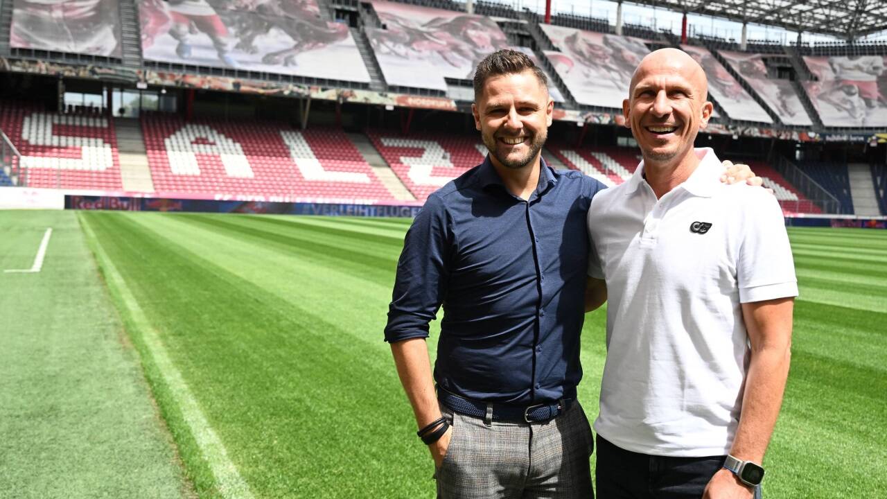 Voller Tatendrang: Cheftrainer Gerhard Struber (r.) mit Freund-Nachfolger Bernhard Seonbuchner. Voller Tatendrang: Cheftrainer Gerhard Struber (r.) mit Freund-Nachfolger Bernhard Seonbuchner.