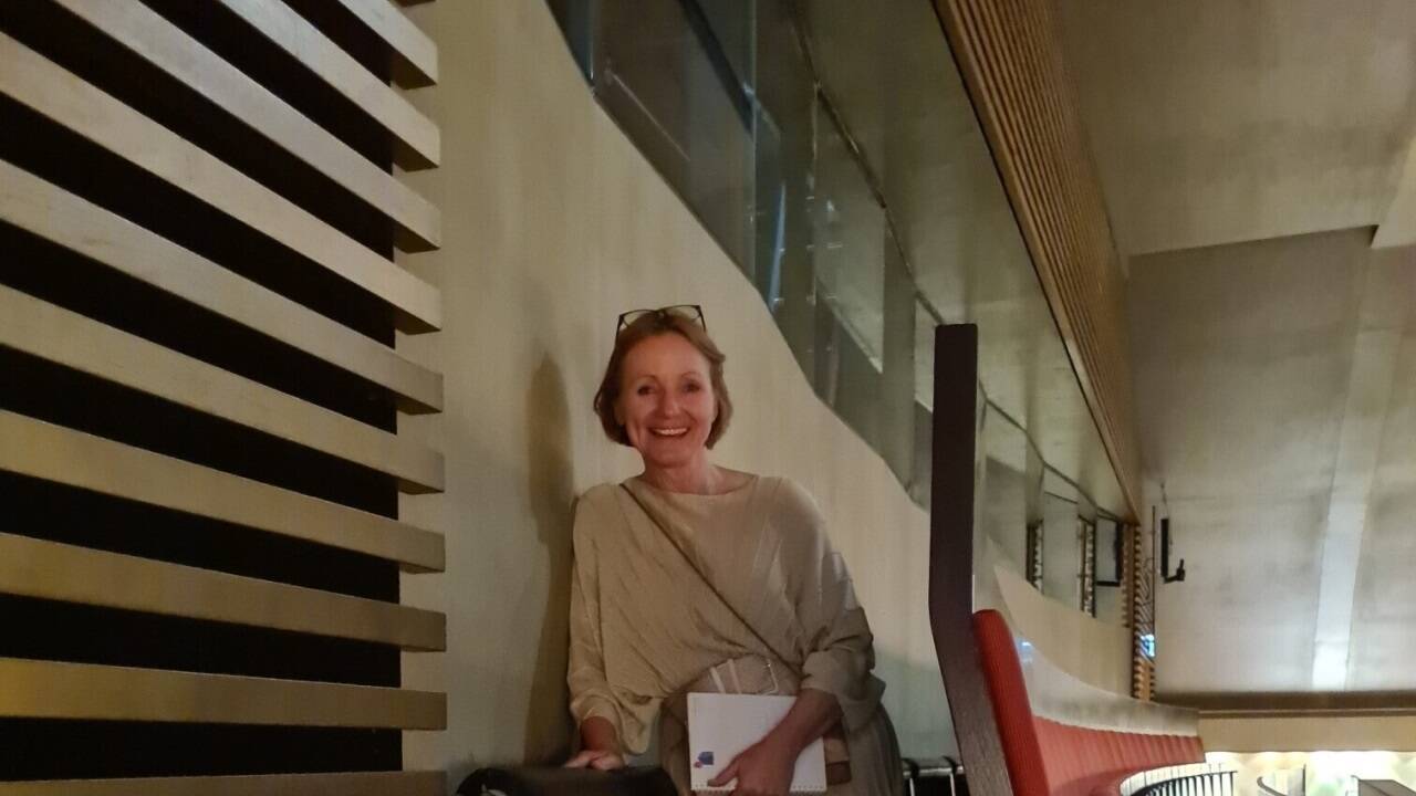SN-Redakteurin Barbara Haimerl verfolgte die Opernpremiere von „Le Nozze di Figaro“ im Haus für Mozart auf einem der 24 Stehplätze im 2. Rang Mitte. 