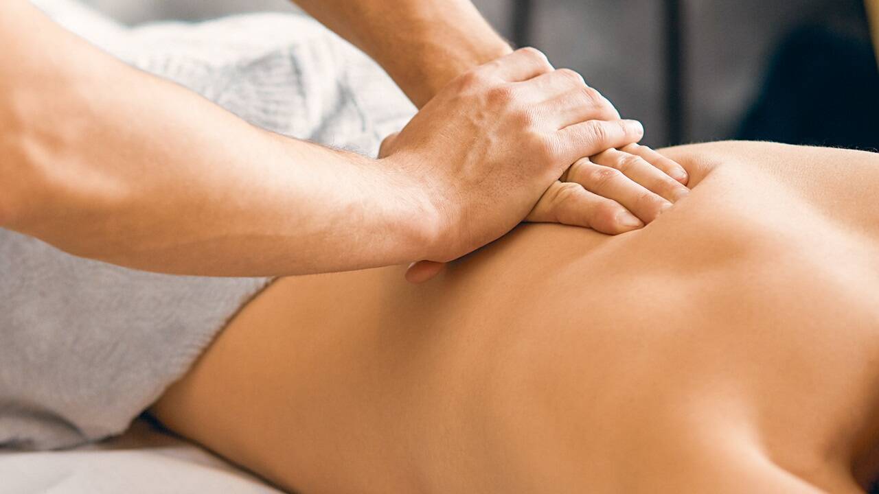 Mit dem Handauflegen und Massieren können Heilungsprozesse im Körper beschleunigt werden. 