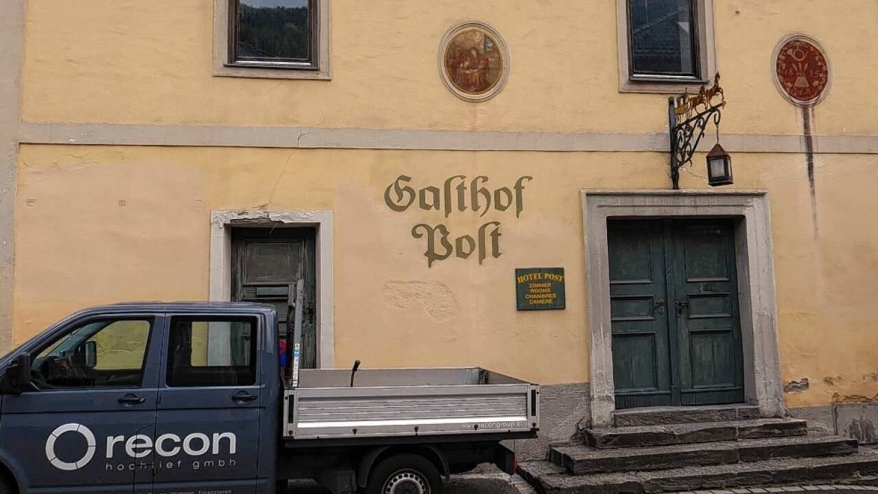 Ein Kapitel Hausgeschichte ist auf der Fassade abzulesen.  