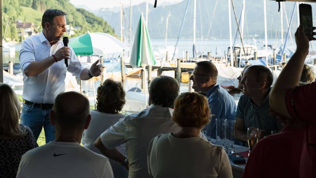 SPÖ-Chef Andreas Babler spricht von „unseren Leuten“, die ÖVP von „normalen“ Menschen. Der Unterschied auf der Populismusskala ist marginal. SPÖ-Chef Andreas Babler spricht von „unseren Leuten“, die ÖVP von „normalen“ Menschen. Der Unterschied auf der Populismusskala ist marginal.