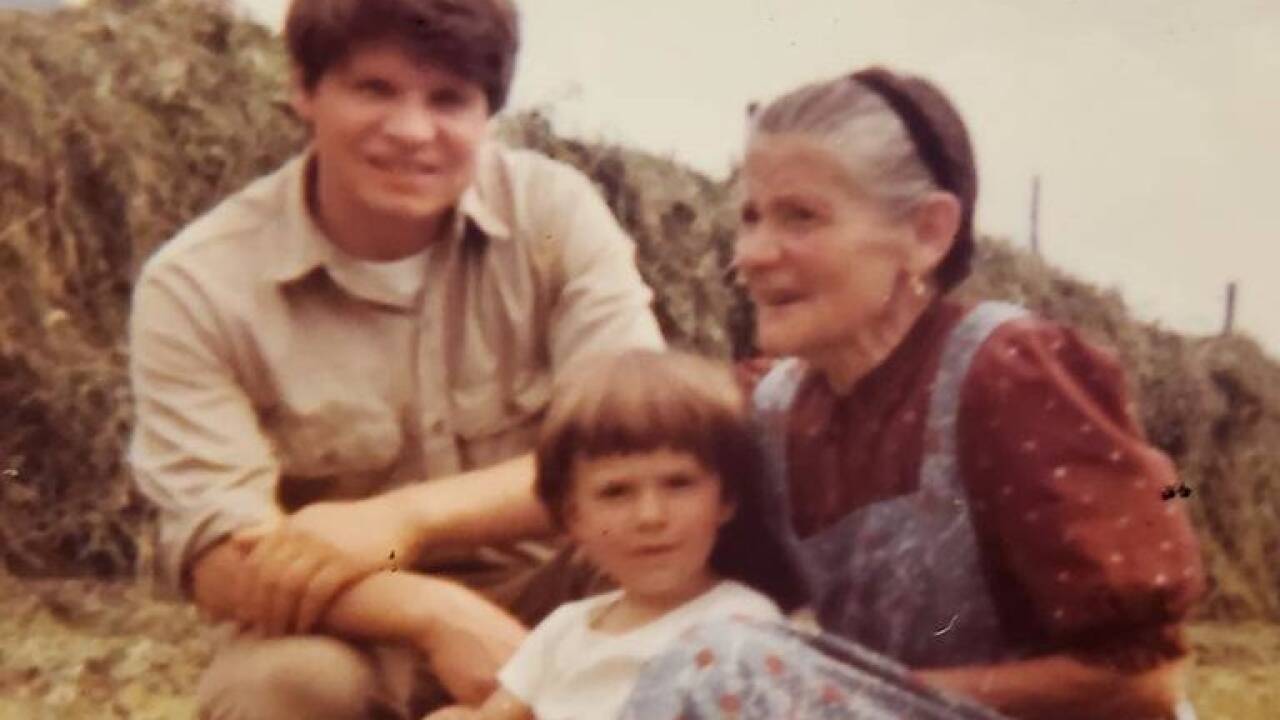 ... und gleich nochmal mit Oma und seinem Papa Anton, der 1970 nach San Francisco ausgewandert war. 