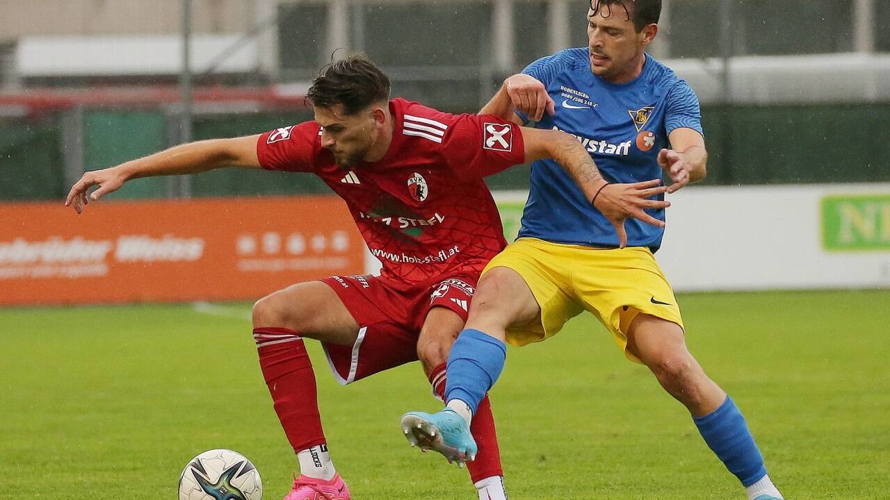 Milos Savic (l.) und die Kuchler hatten Zlatko Junuzovic und Co. im Griff.  