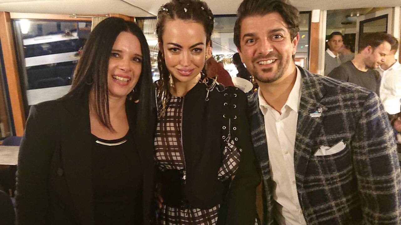 Mit Aura Dione.  Mit Aura Dione.