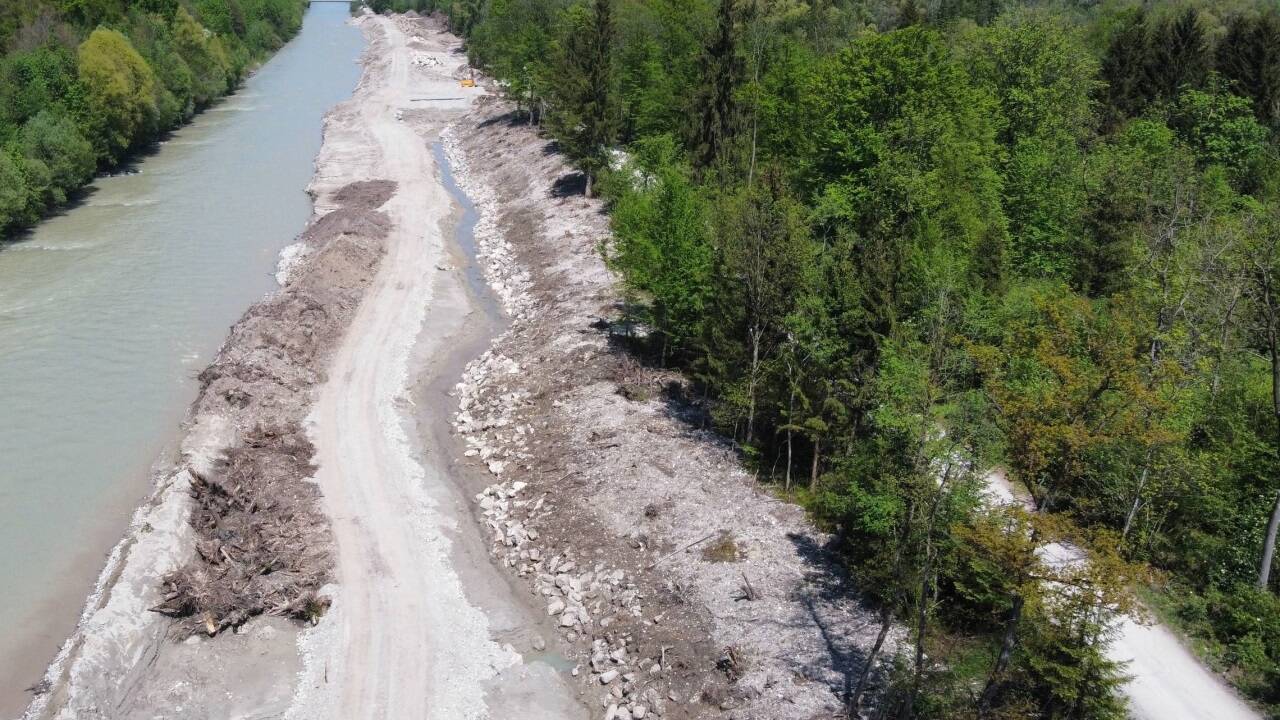 Für die Aufweitung der Saalach wurden die anliegenden Grundstücke neu geordnet. Jetzt werden drei verkauft. Für die Aufweitung der Saalach wurden die anliegenden Grundstücke neu geordnet. Jetzt werden drei verkauft.