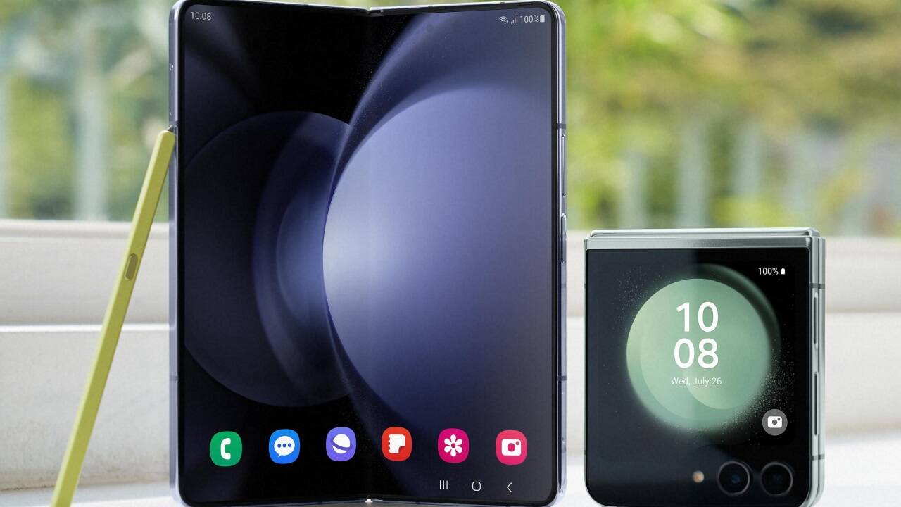 Samsungs neueste Premium-Smartphones: das Galaxy Z Fold 5 (links) und das Galaxy Z Flip 5. 