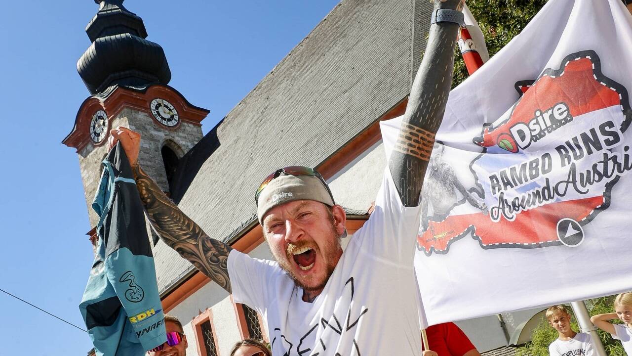 Andreas „Rambo“ Ropin bei seiner Ankunft in Großgmain. 