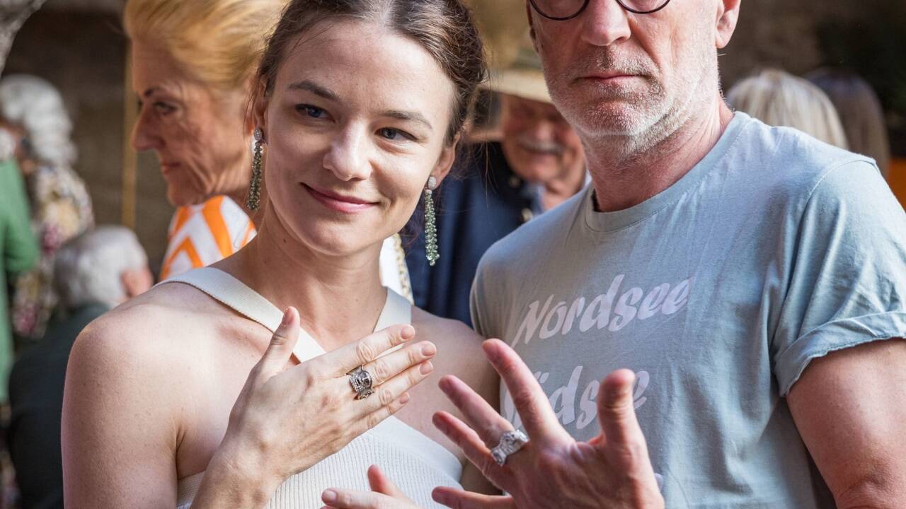 Valerie Pachner mit Peter Lohmeyer. 