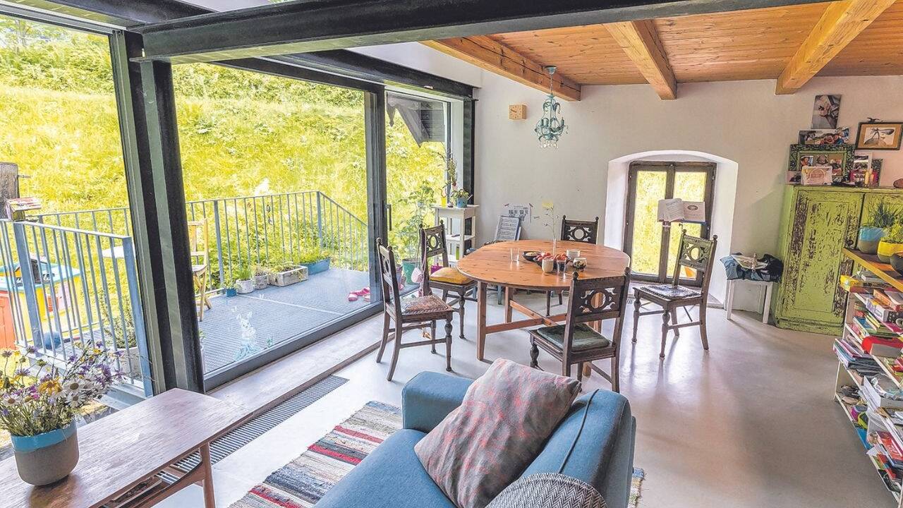 Lichtdurchfluteter Wohnbereich in der neuen „alten“ Mühle 