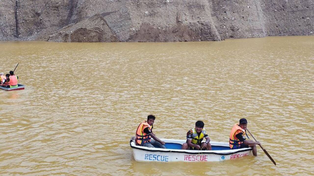 Rettungskräfte suchen nach den Vermissten Rettungskräfte suchen nach den Vermissten
