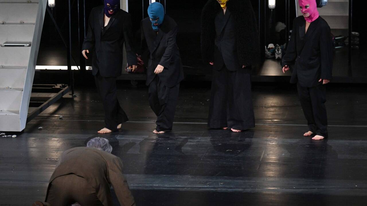 Ensemble von „Die Wut, die bleibt“ bei den Salzburger Festspielen.  