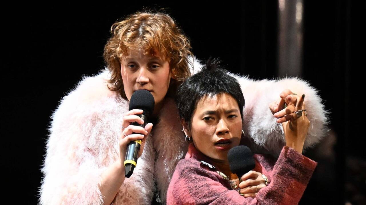 Nellie Fischer-Benson und Hanh Mai Thi Tran in „Die Wut, die bleibt“ bei den Salzburger Festspielen. 