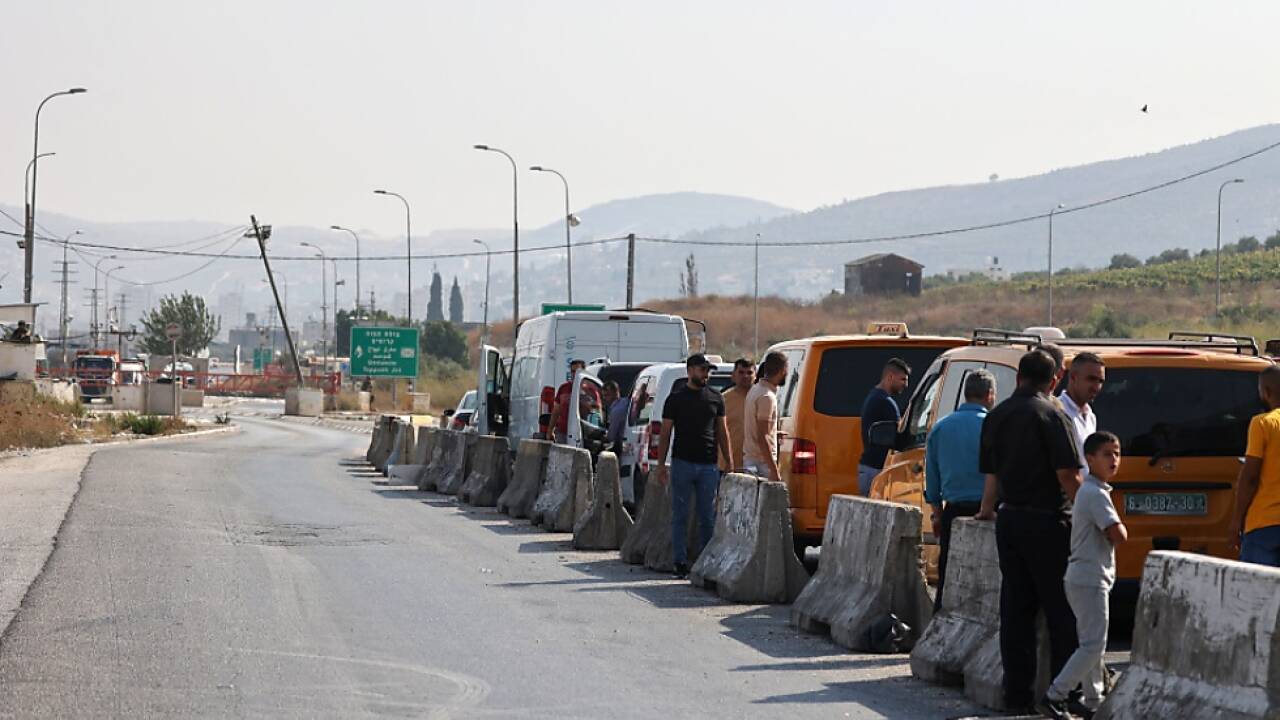 Straßensperre nach mutmaßlichem Anschlag nahe Huwara Straßensperre nach mutmaßlichem Anschlag nahe Huwara