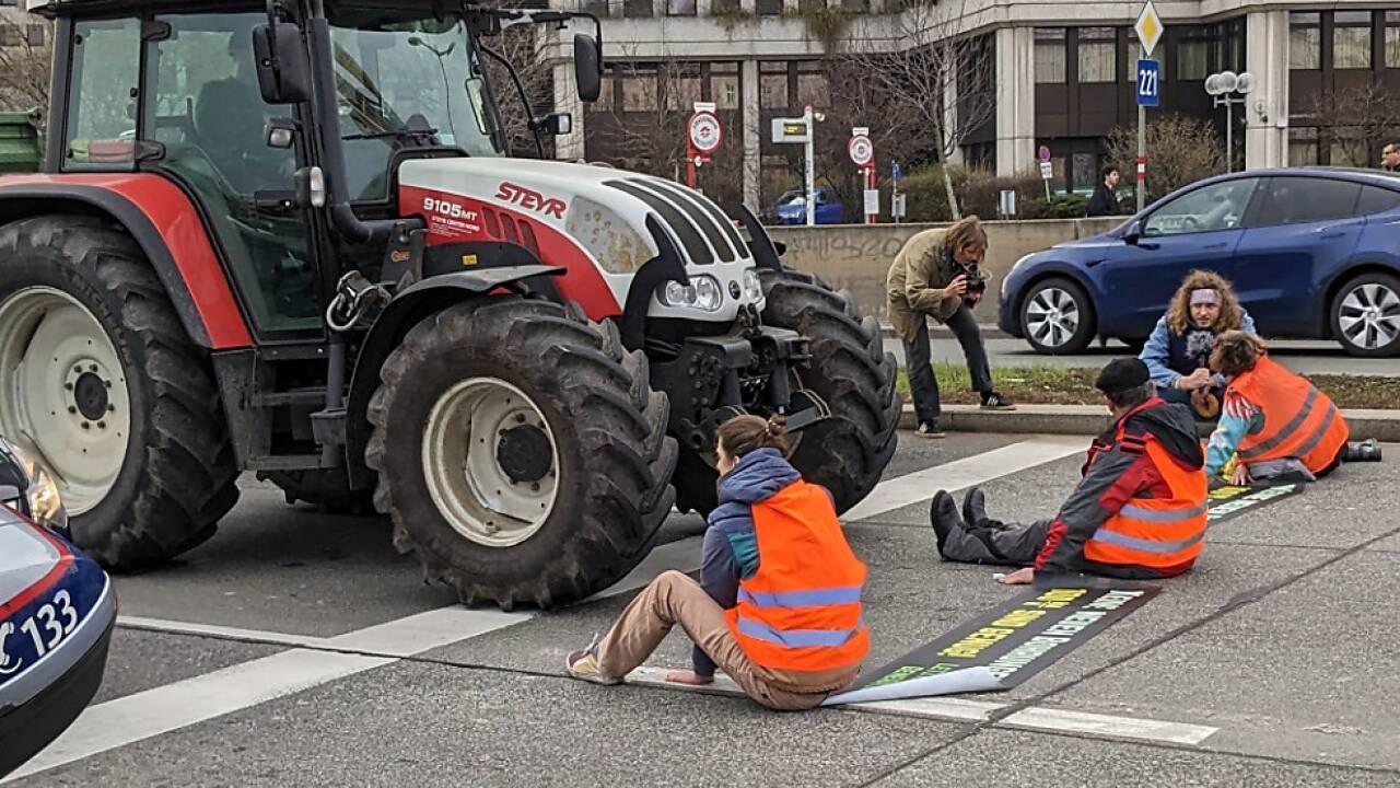 Österreicher gegen Klebeaktionismus Österreicher gegen Klebeaktionismus