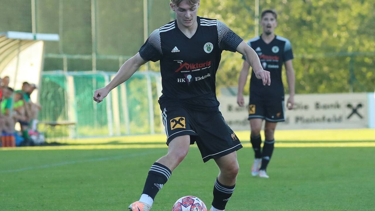 Ex-Profi Philipp Sturm belebte in den ersten Runden das Spiel der Siezenheimer. Ex-Profi Philipp Sturm belebte in den ersten Runden das Spiel der Siezenheimer.