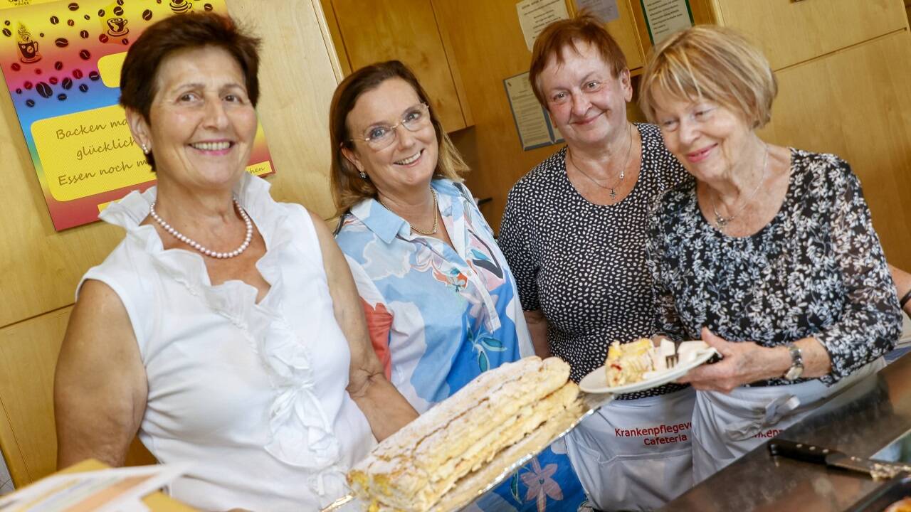 Das Team vom Krankenpflegeveren Straßwalchen: Liselotte Winklhofer, Roswitha Lederer, Elfriede Pieringer und Ulrike Tobisch in der Cafeteria des Seniorenwohnhauses.  