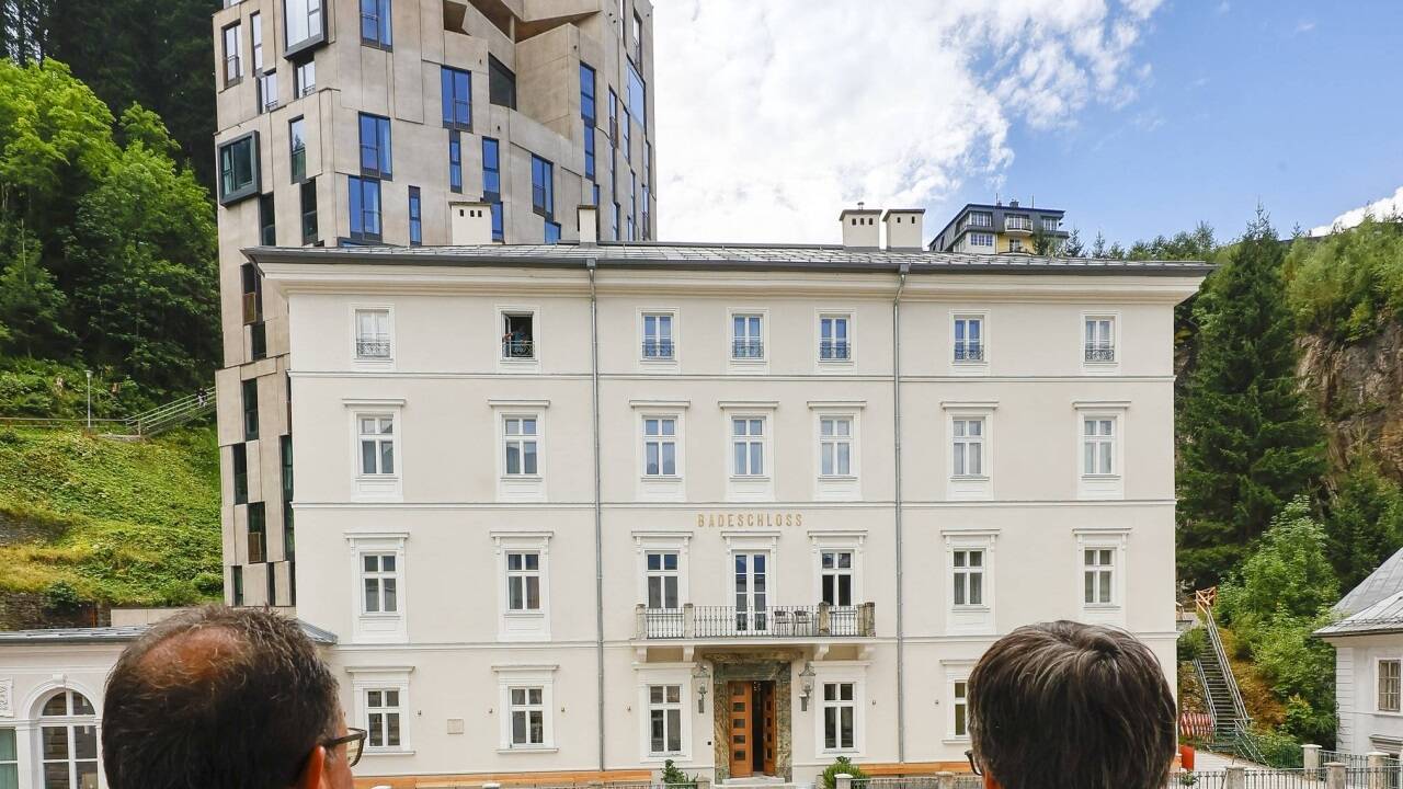Blick auf Badeschloss und Hotelturm vom Sisi-Zimmer des Straubinger. 