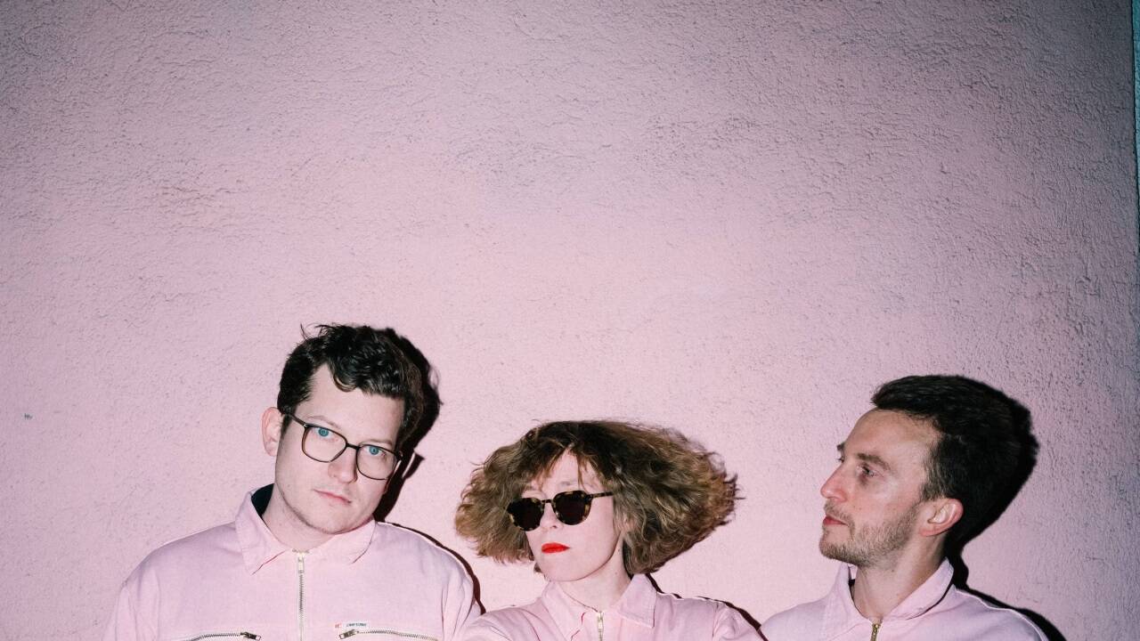 Anna Mabo hat mit Clemens Sainitzer (l.) und Alex Yannilos ihr erstes „Bandalbum“ aufgenommen.  