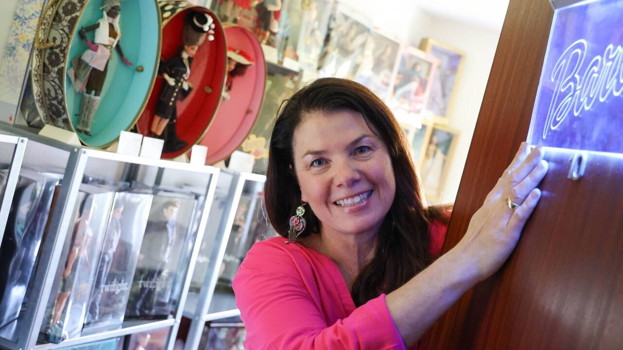 Der Barbie-Film ließ das Interesse an der Kultpuppe wieder steigen. Das Barbie-Zimmer im Gasthaus Hirschenwirt öffnet Karin Handlechner auf Anfrage für Interessierte. Der Barbie-Film ließ das Interesse an der Kultpuppe wieder steigen. Das Barbie-Zimmer im Gasthaus Hirschenwirt öffnet Karin Handlechner auf Anfrage für Interessierte.