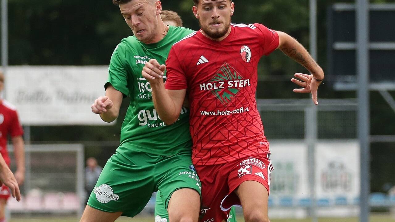 Kuchl-Angreifer Milos Savic (rechts) erzielte gegen die Halleiner um Halid Hasanovic zwei Treffer.  Kuchl-Angreifer Milos Savic (rechts) erzielte gegen die Halleiner um Halid Hasanovic zwei Treffer.
