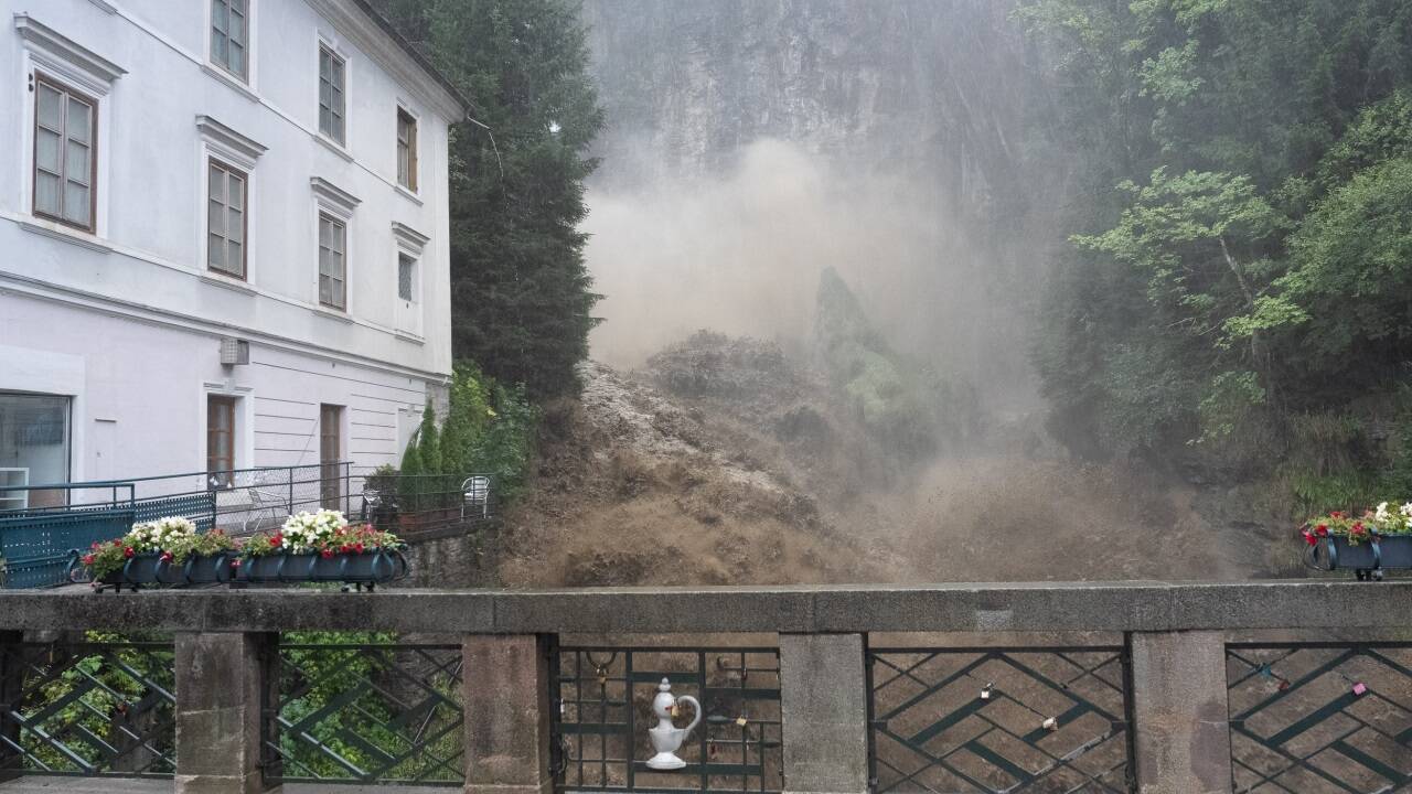 Der braune Wasserfall – extreme Lage in Bad Gastein am Montag. 