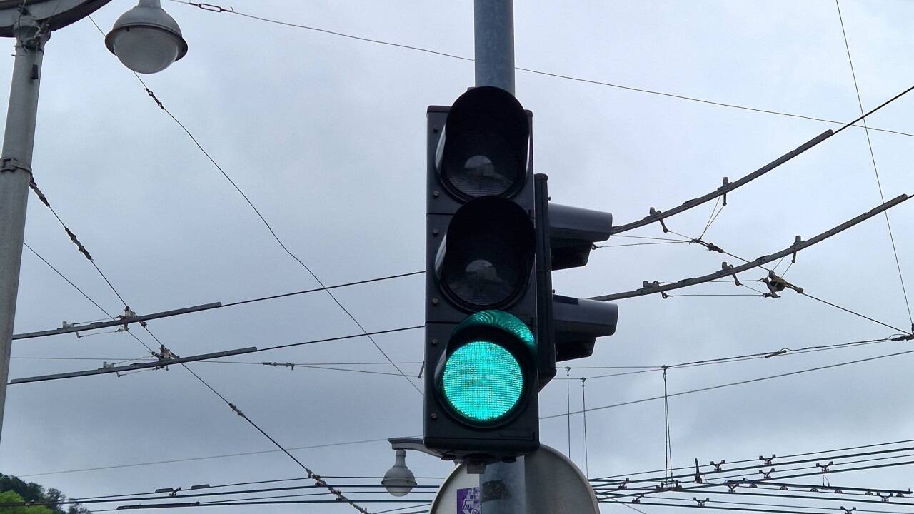 Laut VCÖ und Elisabeth Lankes sind die Grünphasen der Ampeln in der Landeshauptstadt zu kurz.  