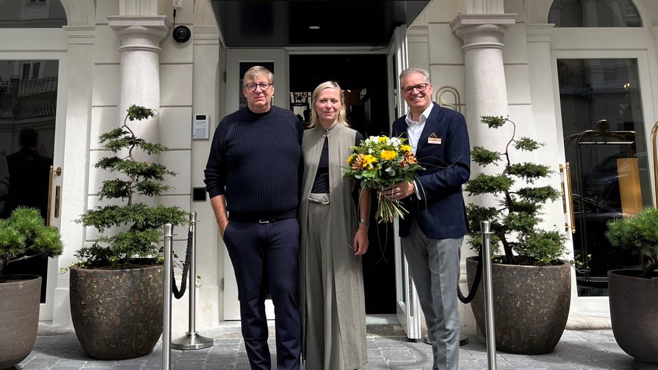 General Manager Michael Posch (rechts im Bild) empfing am Freitag die ersten Gäste des traditionsreichen Hauses am Straubingerplatz in Bad Gastein. <br /><br /> 
