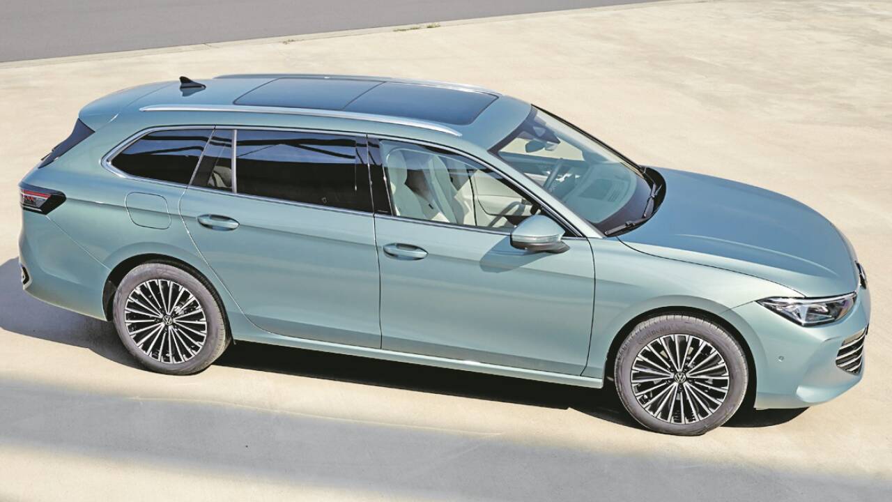 Mit knapp fünf Metern Länge ist der neue Passat ein komfortables Raumwunder – nun auch mit bis zu 100 Kilometern elektrischer Reichweite.   Mit knapp fünf Metern Länge ist der neue Passat ein komfortables Raumwunder – nun auch mit bis zu 100 Kilometern elektrischer Reichweite.