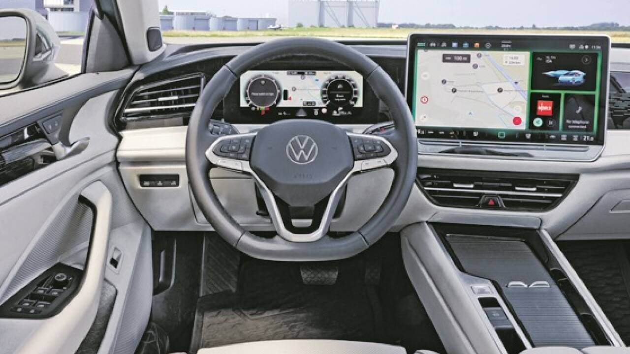 Mit knapp fünf Metern Länge ist der neue Passat ein komfortables Raumwunder – nun auch mit bis zu 100 Kilometern elektrischer Reichweite.   Mit knapp fünf Metern Länge ist der neue Passat ein komfortables Raumwunder – nun auch mit bis zu 100 Kilometern elektrischer Reichweite.