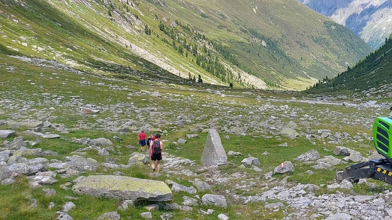 Schreitbagger am Krimmler Tauernweg.  