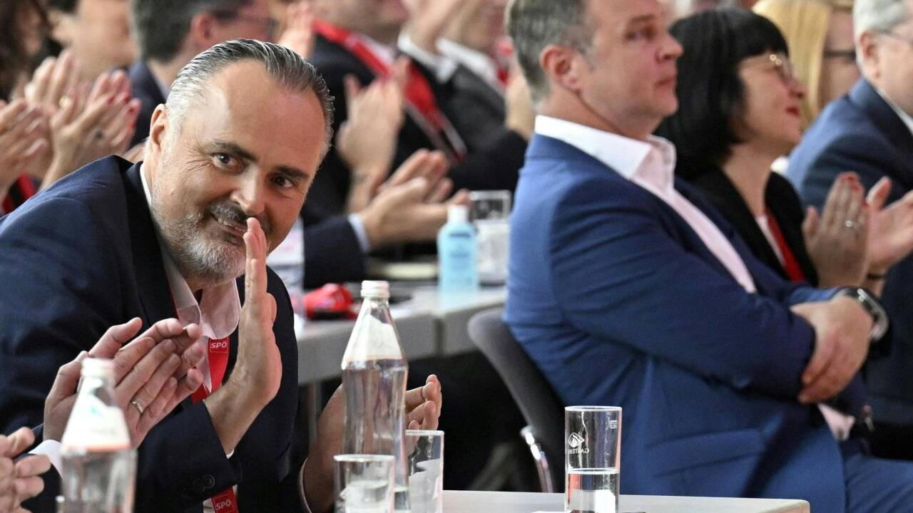 Sie werden wohl keine engen Freunde mehr: Hans Peter Doskozil, Andreas Babler (hier beim letzten Parteitag in Linz, bei dem irrtümlich Doskozil als neuer Parteichef verkündet wurde). Sie werden wohl keine engen Freunde mehr: Hans Peter Doskozil, Andreas Babler (hier beim letzten Parteitag in Linz, bei dem irrtümlich Doskozil als neuer Parteichef verkündet wurde).